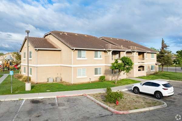 La Amistad Apts property